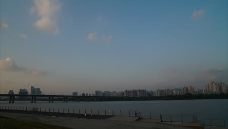 Timelapse-in-Han-River,-Seoul,-South-Korea,-Buildings