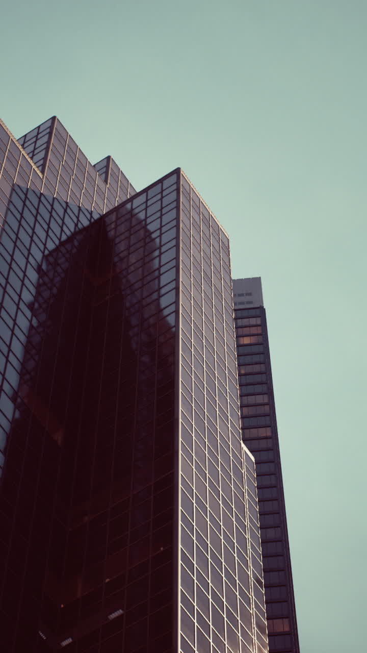 edificio de rascacielos moderno en una ciudad