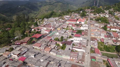 Small-mountain-village-Salento-in-Colombia,-aerial-orbit-establisher-sunny-day