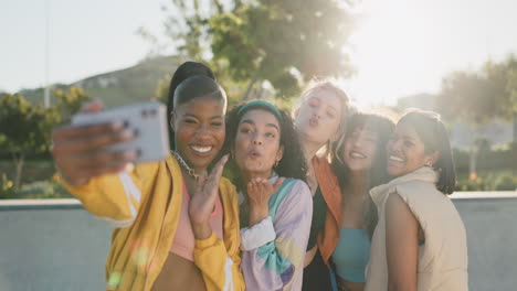 Frauen,-Gruppen-Selfie-Und-Park-Für-Jugendkultur