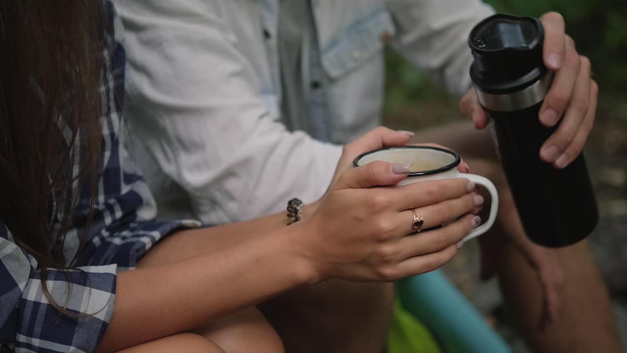 disfrutando del té al aire libre