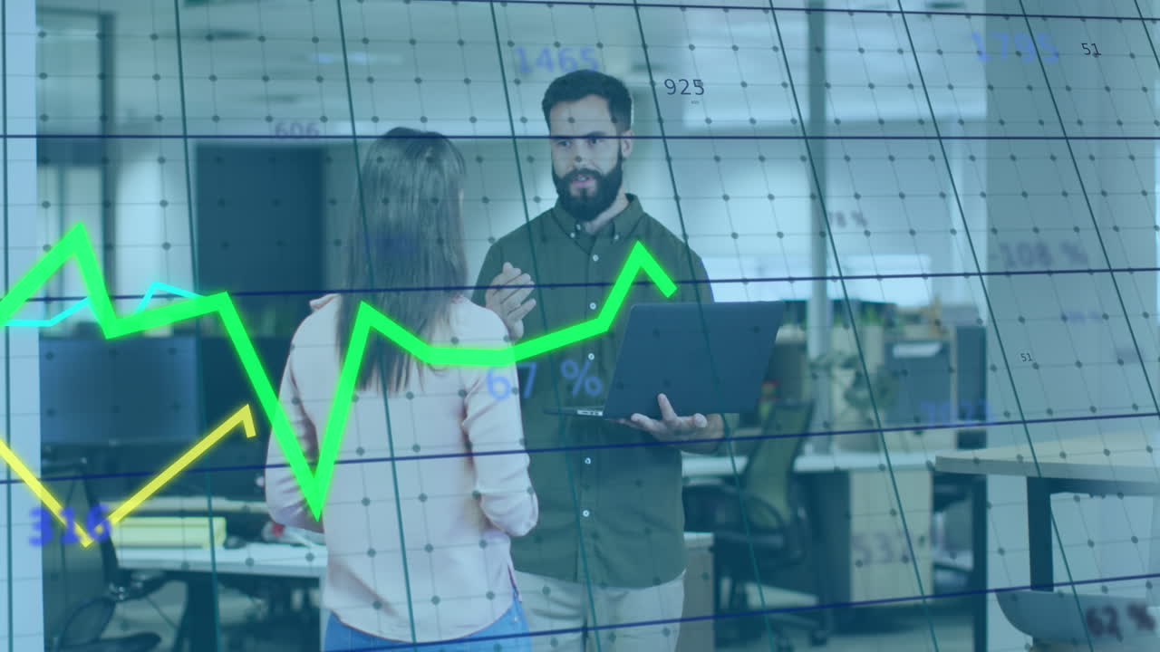 animación de múltiples gráficos, números cambiantes, diversos compañeros de trabajo compartiendo ideas en la oficina