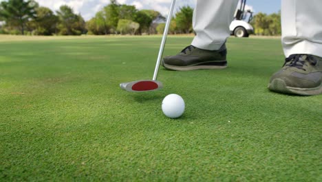 Golfista-Jugando-Al-Golf