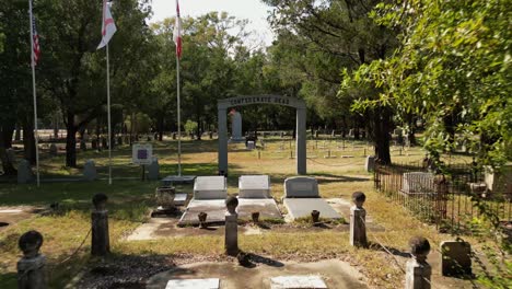 vista aérea de los muertos y cañones confederados