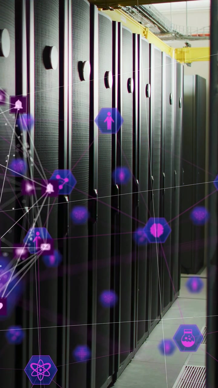 Kamera glider ned ad en servergang, viser serverracks, mens violette noder klynger sig og kortlægger dataflow.