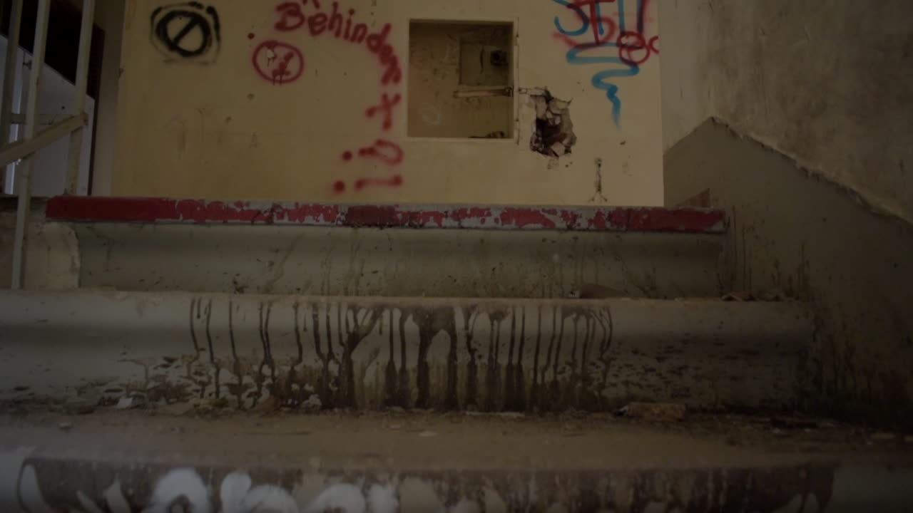 subir escaleras con muchos colores goteando en tiempo real