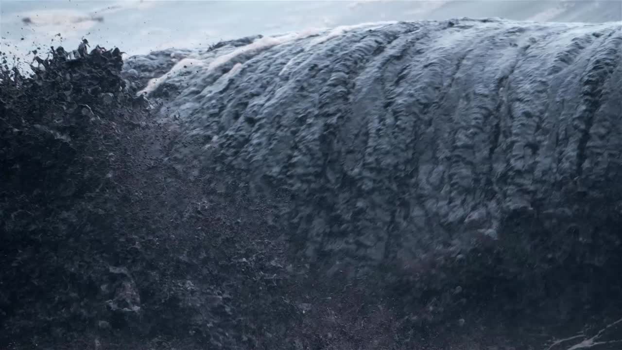 검은 진 ⁇  물이 파도처럼 부서져 폭발합니다.