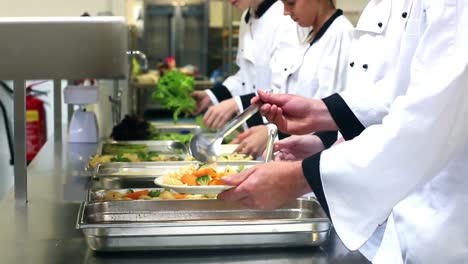 Team-of-chefs-working-at-the-order-station