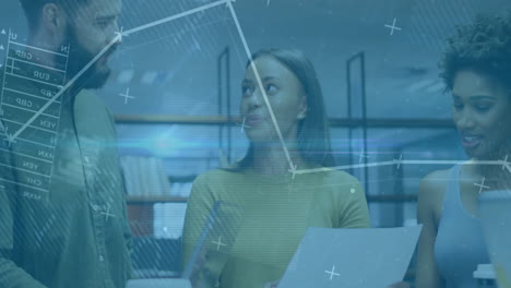 animación del procesamiento de datos financieros sobre diversas personas de negocios en la oficina