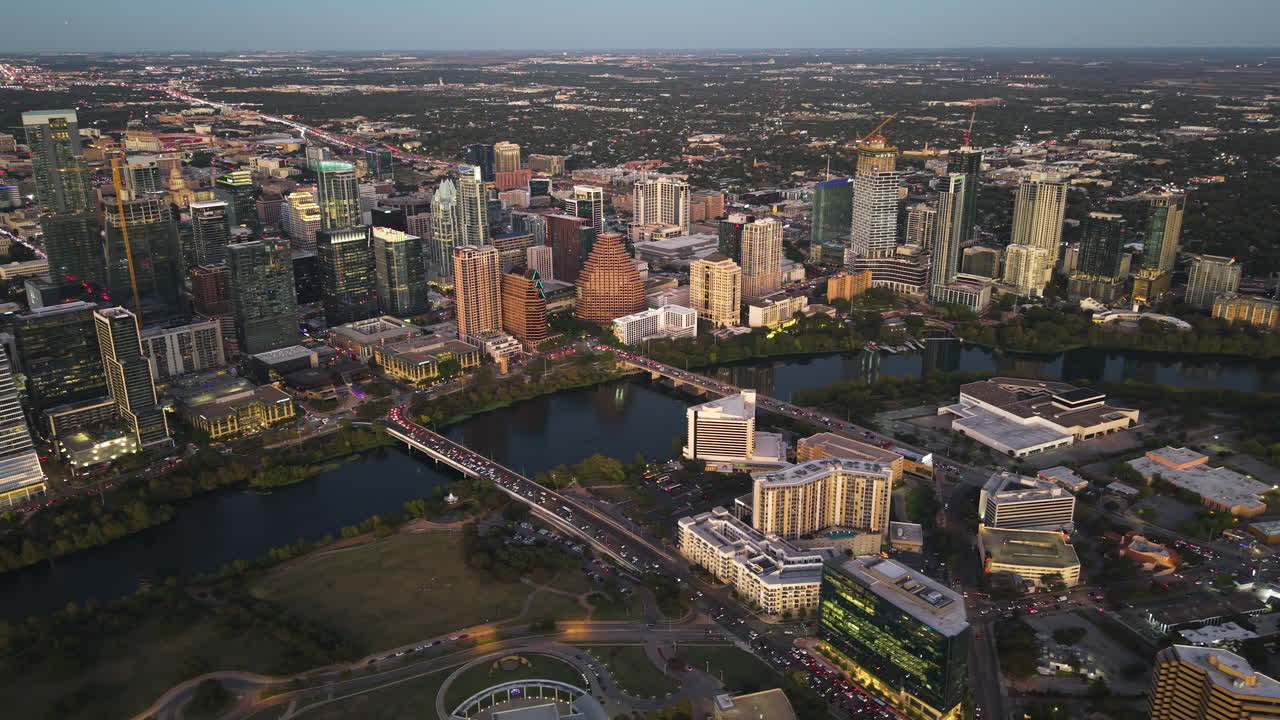 레이디 버드 호수와 오스틴 시내의 드론 개요, 미국 빛 아침