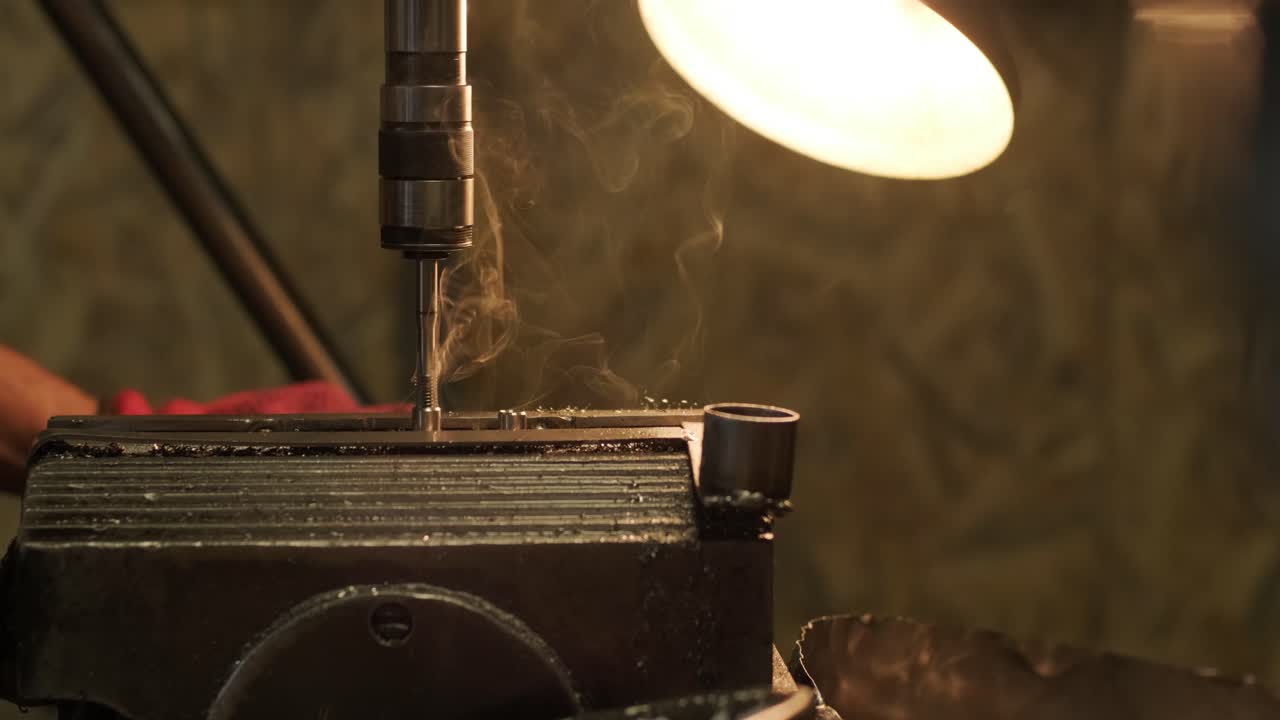 Macchine per la perforazione con punta di perforazione per il tapping