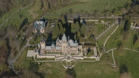 drone - aerial shot of the castle drachenburg siebengebirge near bonn - königswinter 25p