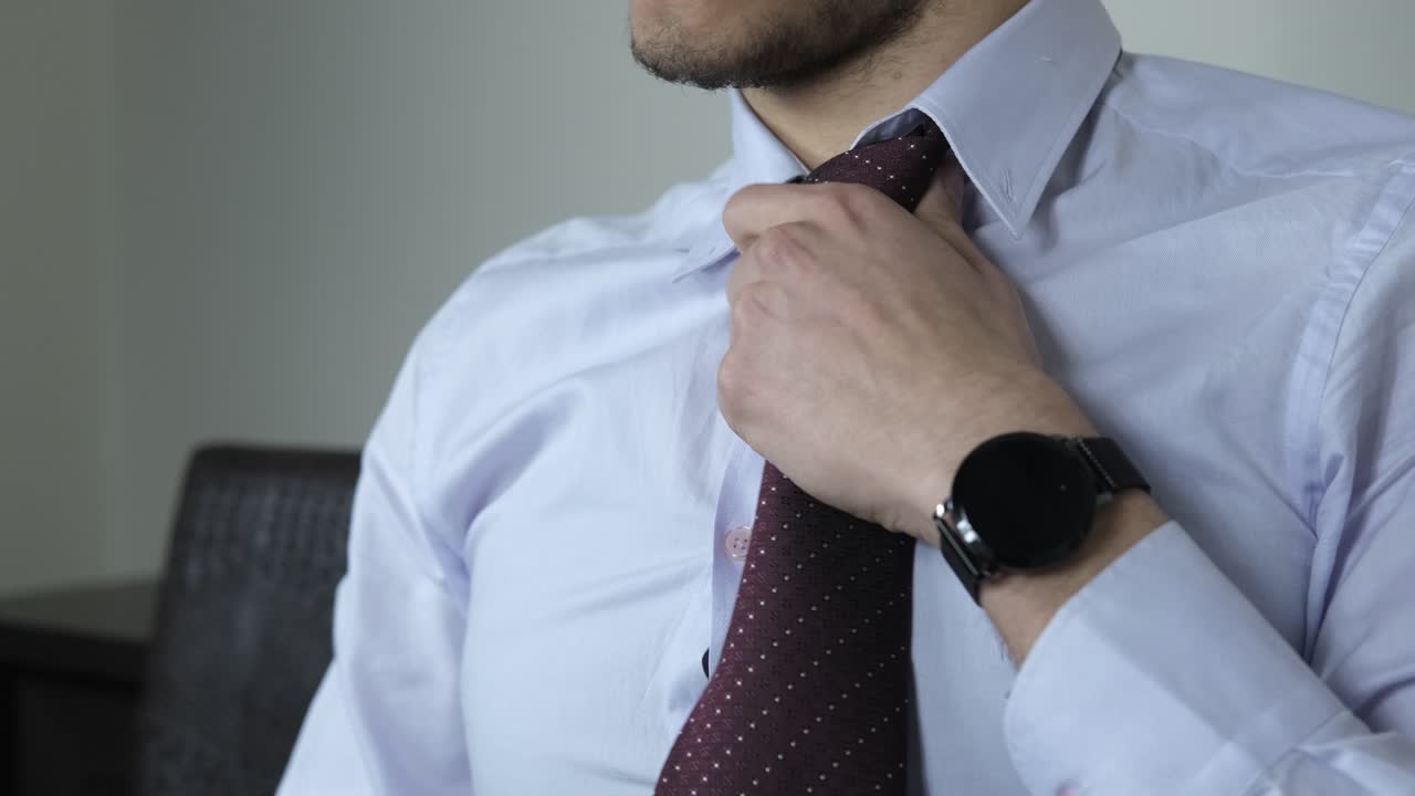 화이트 칼러 타이