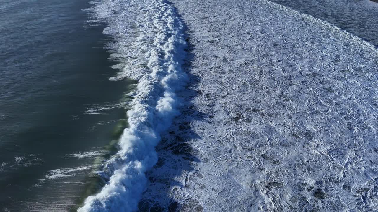 Big swell waves in slow motion