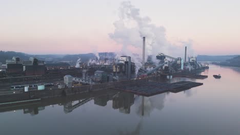 la fábrica de coque de acero de los estados unidos en clarton, pensilvania.