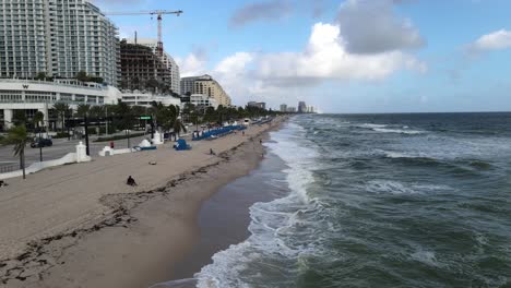 Olas-Del-Océano-Rodando-En-Fort-Lauderdale-Florida-Vista-Aérea,-Visita-Viajes-Florida