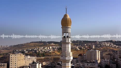 minarete de la mezquita en un paisaje urbano