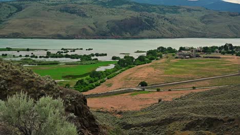 Mara-Loop-Gedanken:-Stabile-Stativaufnahmen-Enthüllen-Kamloops-In-Seiner-Vollen-Pracht