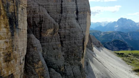 vistas aéreas de las tre cime di lavaredo en los dolomitas italianos