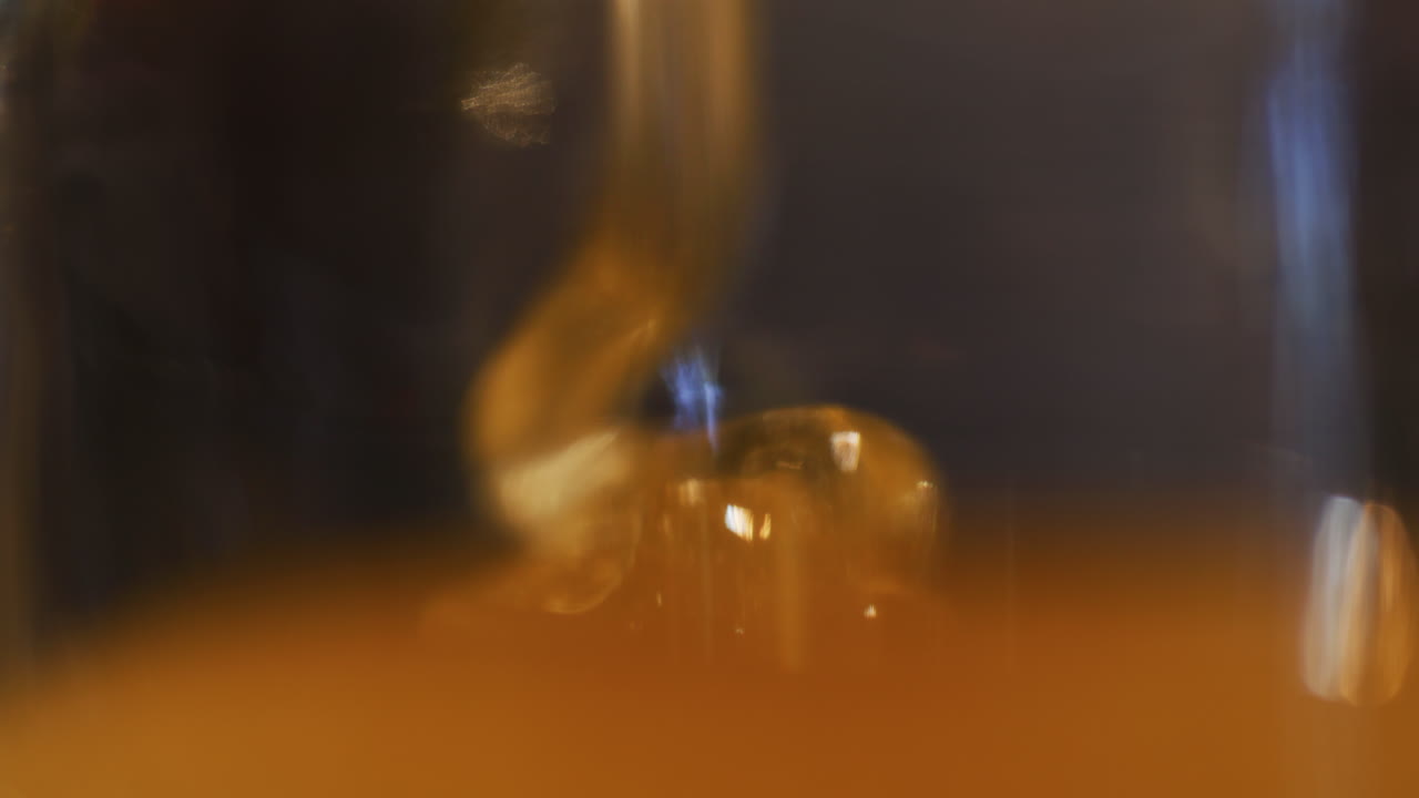 miel fresca densa y dorada