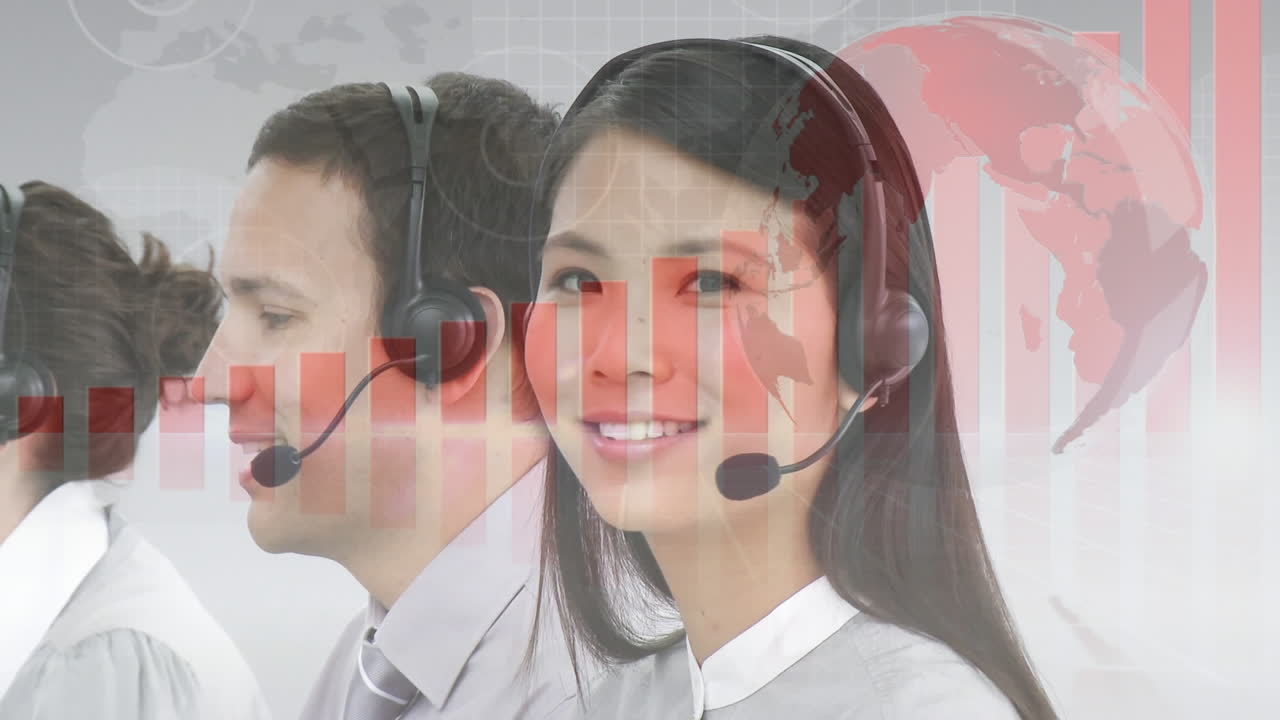 анимация обработки финансовых данных над бизнесменами, носящими наушники