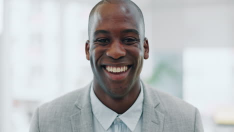 Portrait-of-businessman,-smile