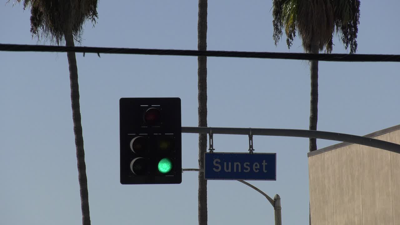 해가 지는 거리 표지판 - 할리우드