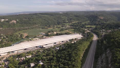 Luftaufnahme-Der-Autobahn-In-Trelawny,-Jamaika