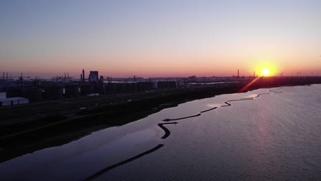 Hora-Dorada-En-El-Puerto-De-Maasvlakte-En-Los-Países-Bajos