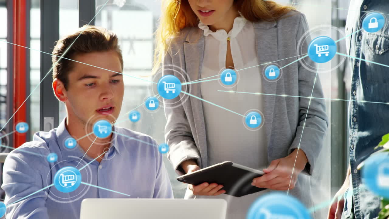 animación de una red de iconos digitales contra diversos colegas discutiendo juntos en la oficina