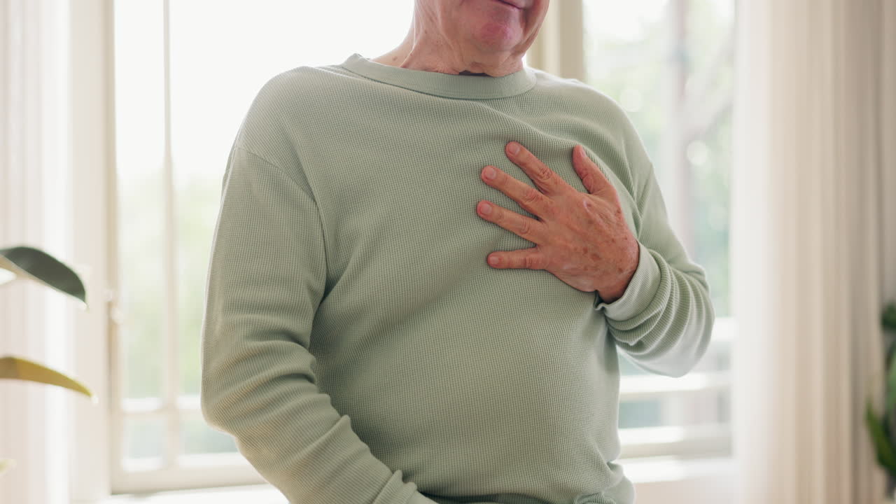ataque al corazón y el hombre con manos de emergencia