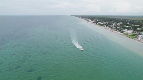 Un-Bote-Cerca-De-La-Playa-En-Telchac