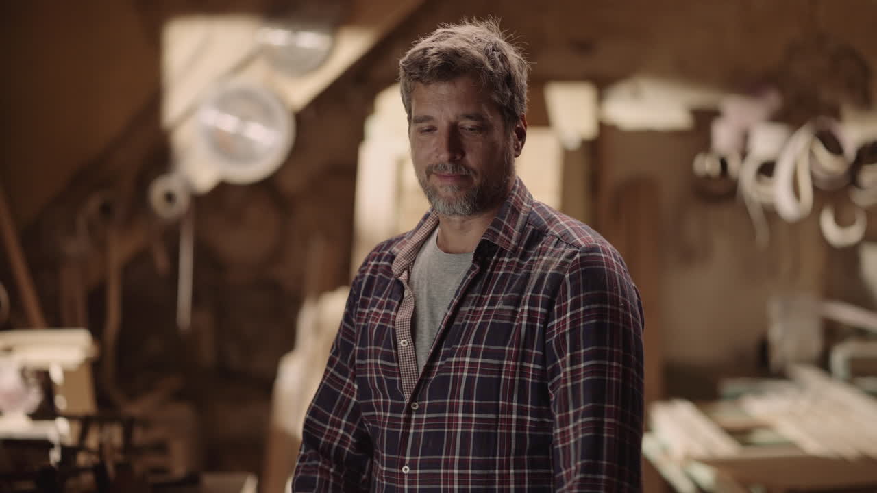 carpintero en su taller