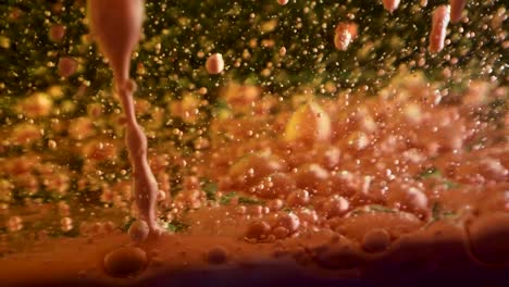 haciendo girar las gotas de aceite de color en el espacio alrededor de la piscina del espejo con un efecto de profundidad extrema de 60 fps