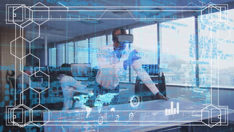 el hombre de auriculares interactúa con los datos financieros globales en compuesto digital.