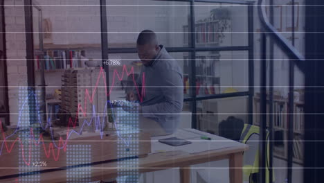 animation der finanziellen datenverarbeitung über afroamerikanischen geschäftsmann im amt