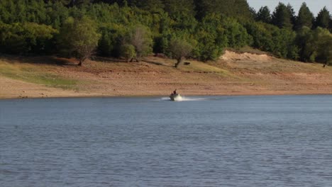 Wasserski-Fahren