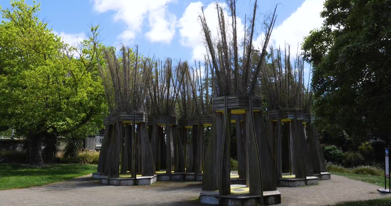 Opera d'arte pubblica "Case sull'albero per gli abitanti della palude" a Christchurch, Nuova Zelanda
