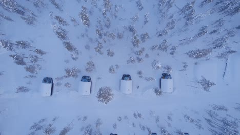 Draufsicht-Auf-Das-Iglu-Hotel-In-Lappland