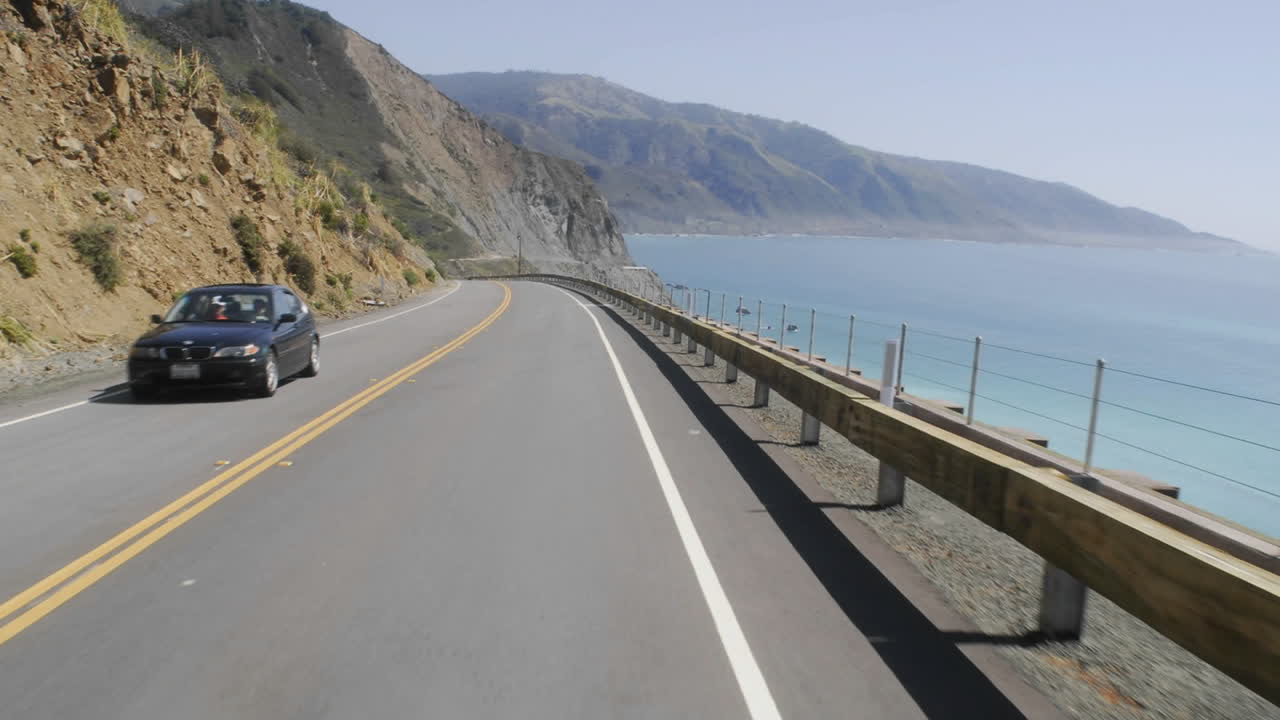 빅 서 캘리포니아의 태평양 연안 고속도로에서 시간 경과 운전 시점