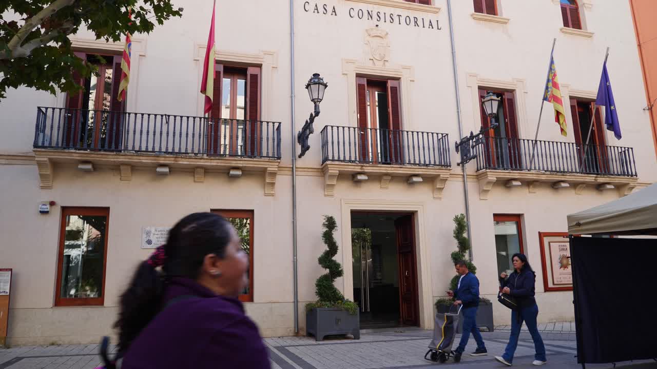 Town hall and Christmas market