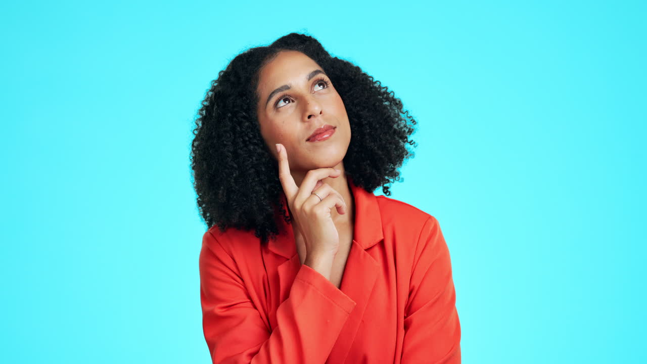 cara de mujer, pensando y sorprendido con la idea