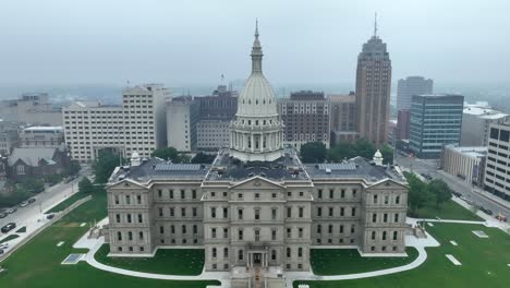 Edificio-Del-Capitolio-De-Michigan-Durante-La-Peligrosa-Calidad-Del-Aire