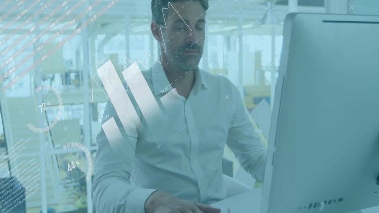 animación del procesamiento de datos sobre el hombre de negocios caucásico