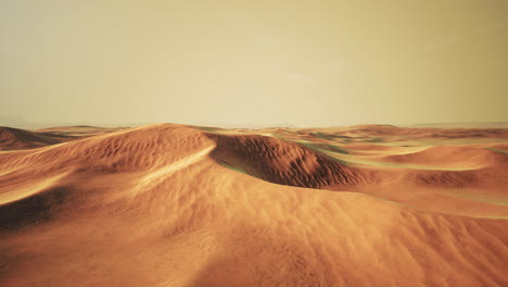 puesta de sol sobre las dunas de arena en el desierto. valle de la muerte, ee.uu.
