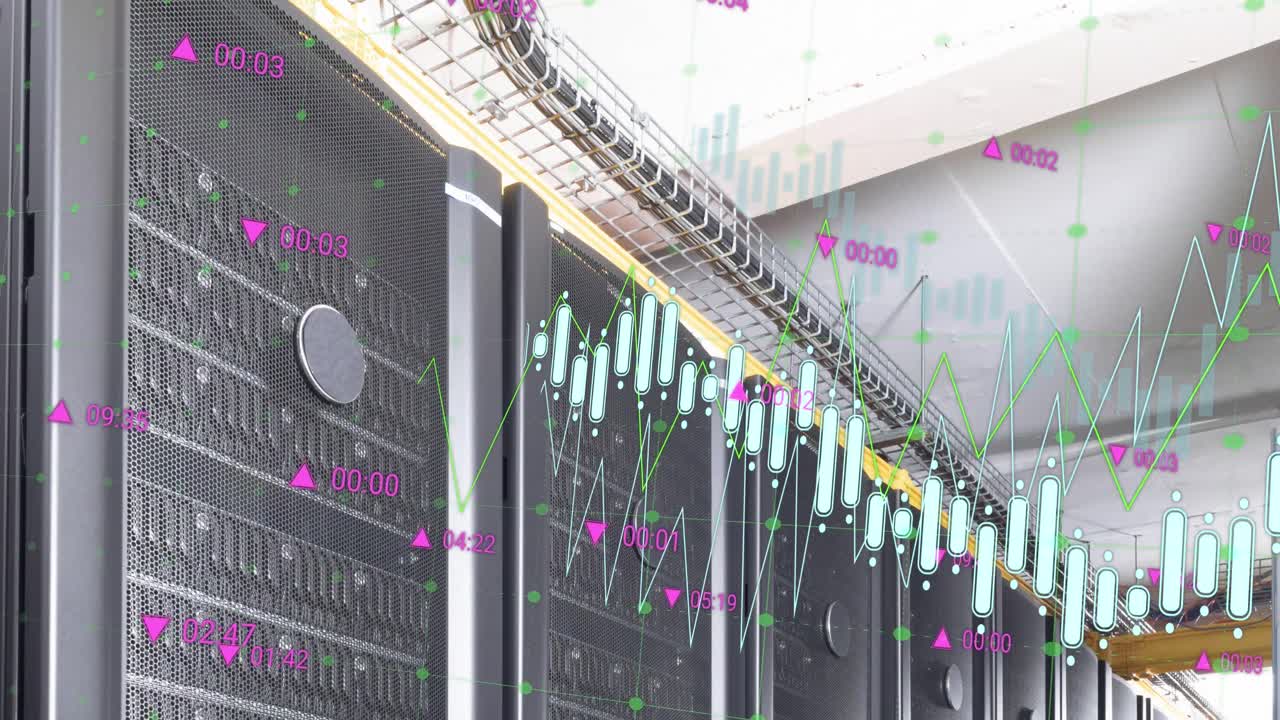 Animazione dell'elaborazione dati su sfondo di una sala server di computer.