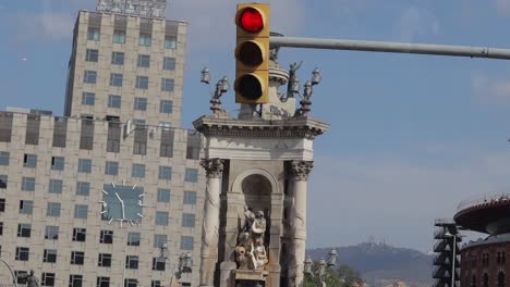 parada de luz roja con vistas a barcelona punto de referencia en españa