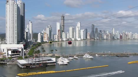 Cable-Cars-Over-The-Camboriu-River-In-Balneario-Camboriu,-Brazil