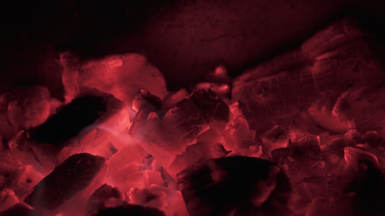 increíble vista caliente de la combustión del carbón