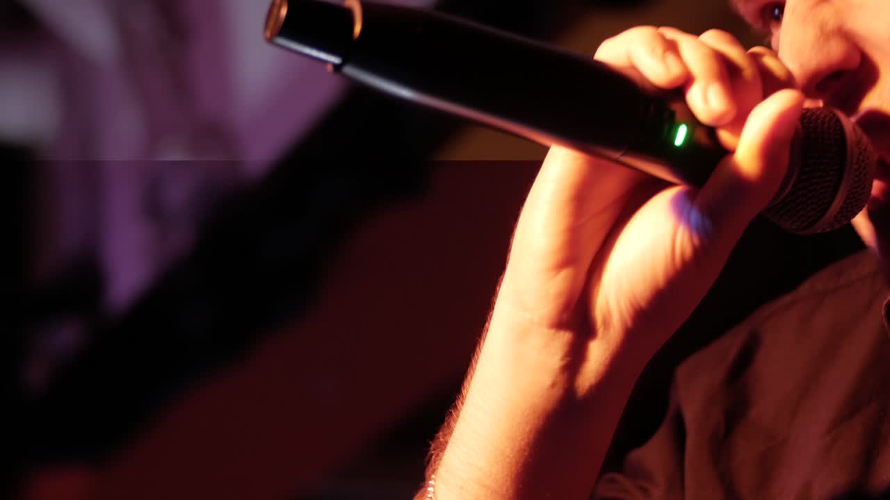 an angry singer of a metal band CLOSE UP